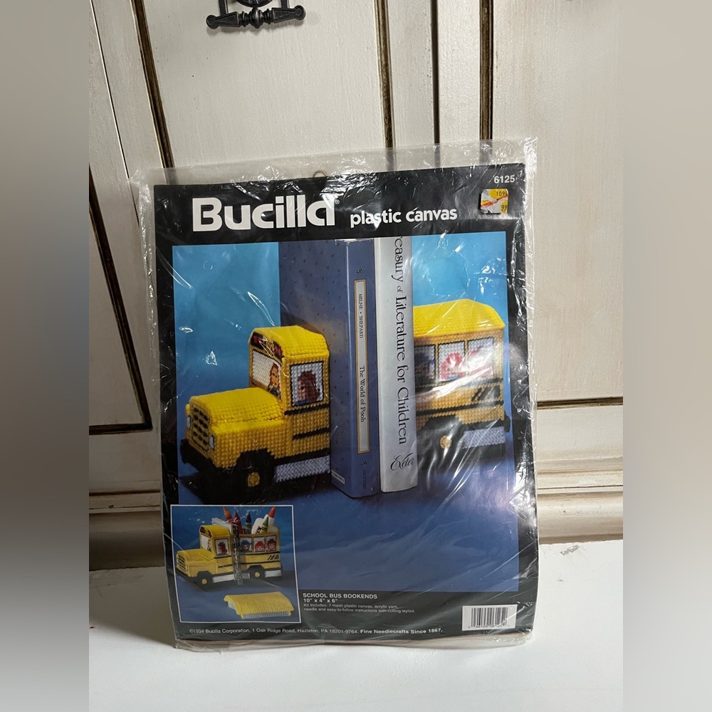 New vintage Bucilla Plastic Canvas School Bus Bookends
Kit Craft Teacher Decor